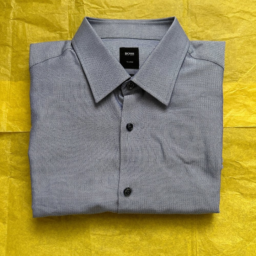 Hugo Boss dress shirt, 39-40 chest, 15.75 neck